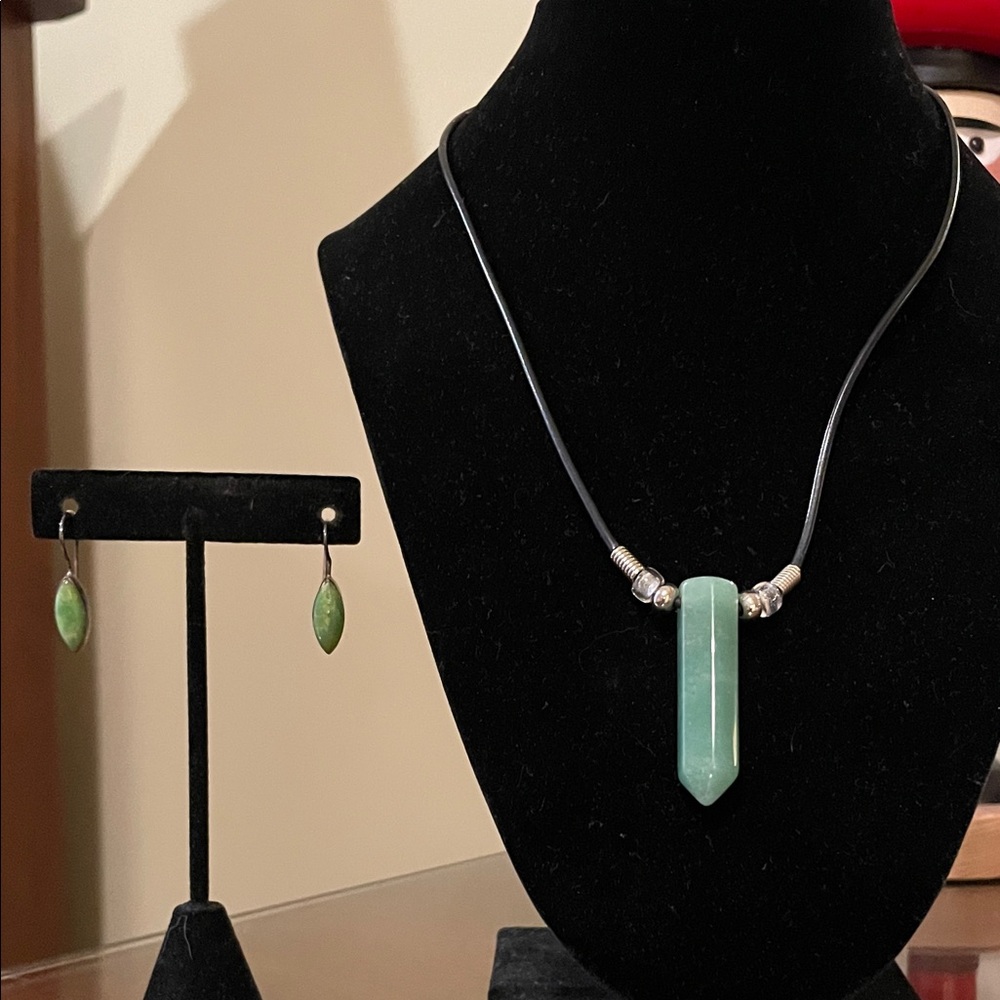Elegant Green Pendant Necklace and Earring Set
